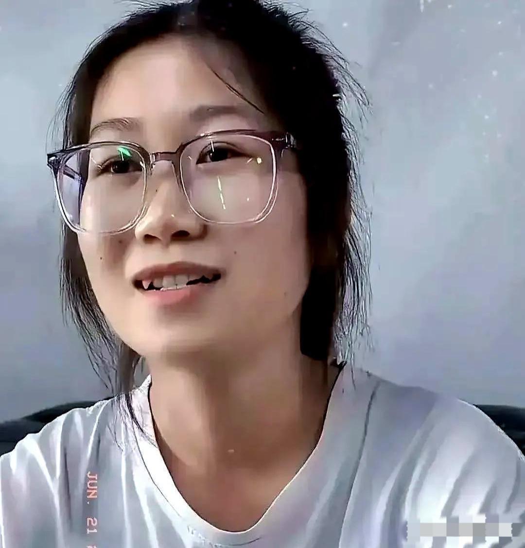 九游体育网页版-“扁担女孩”刘燕的现状被曝，网传的高考成绩均为不实！网友爆评