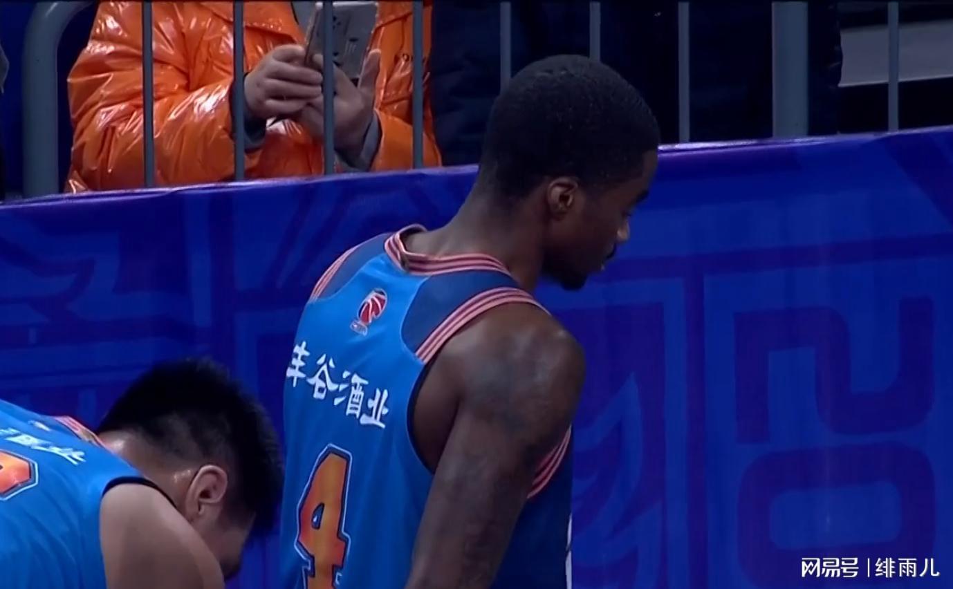 九游体育-逼宫四川队！萨姆纳自宣将加盟广东男篮，保送杜锋“躺”着夺冠？