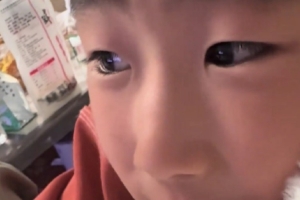 九游体育-小孩哥不懂规则的个人情感！周琦儿子：希望广东和北京打总决赛