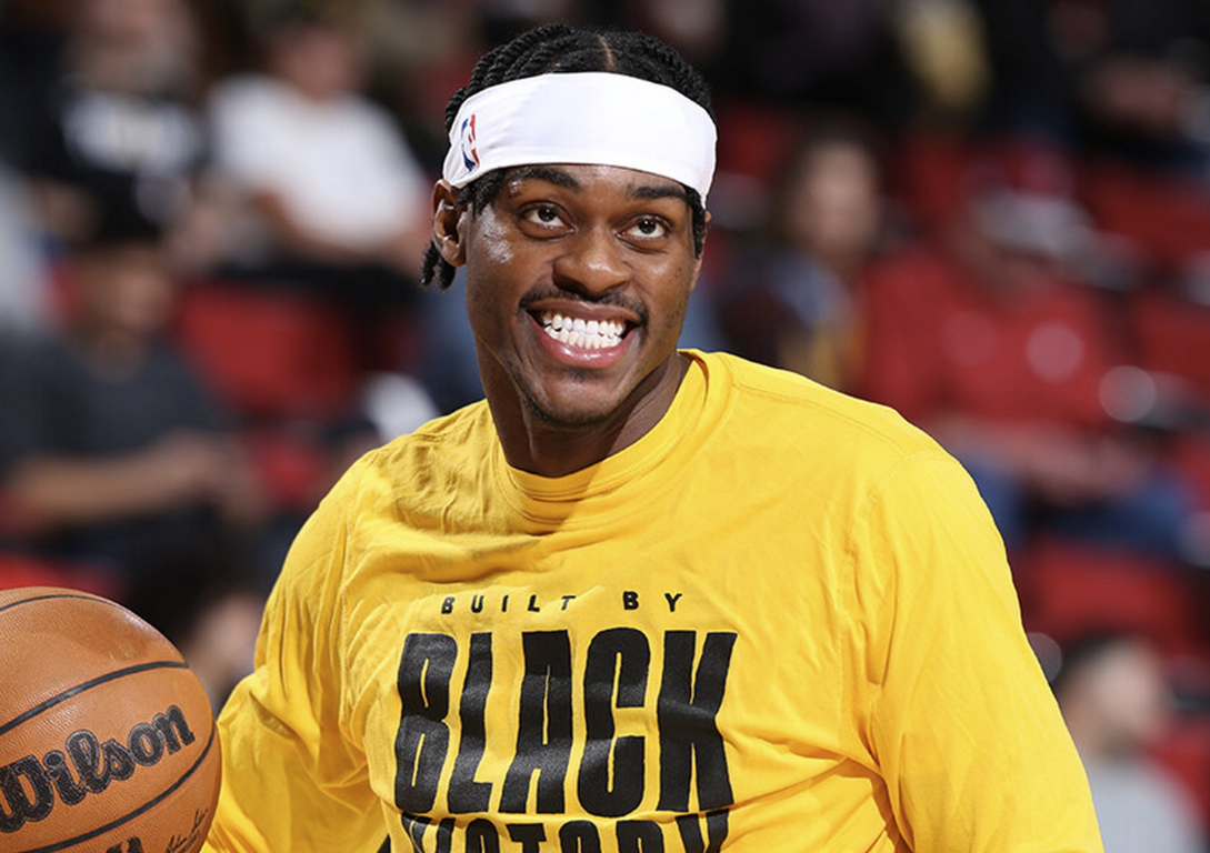 詹皇回归最大受害者！他上场的第1天，湖人12+18猛将就立刻被弃用