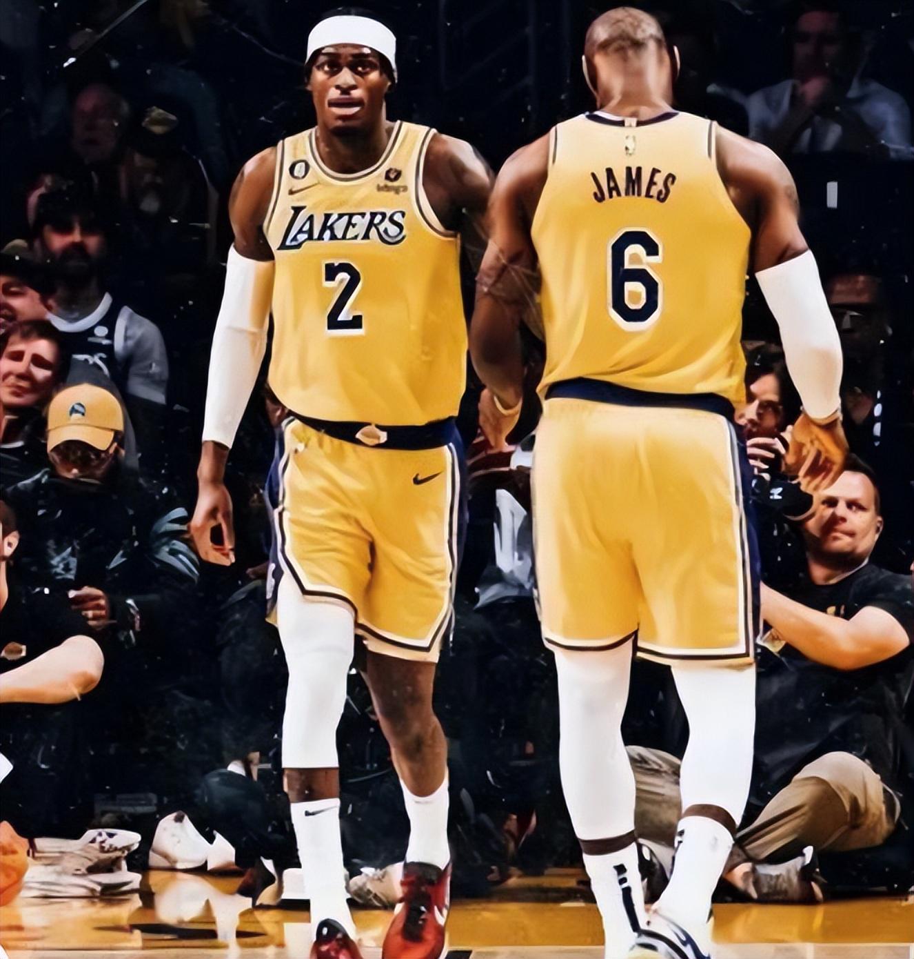 詹皇回归最大受害者！他上场的第1天，湖人12+18猛将就立刻被弃用