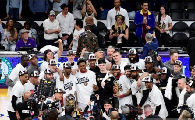 1684921035797066319.jpg 九游体育-命运反转!浓眉替身离开湖人或躺冠 首发场均14+8