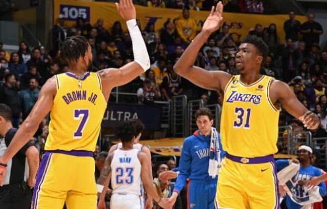 1684921045861052022.jpg 九游体育-命运反转!浓眉替身离开湖人或躺冠 首发场均14+8