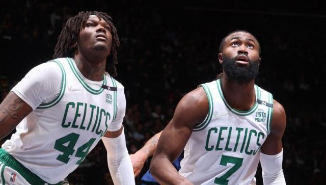 1651386854813027180.jpg 团队篮球的胜利!绿军高举传统双塔大旗 复制马刺?